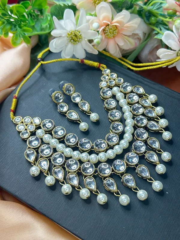 White_Pearl_Kundan_Chokar_Necklace_Set_|_Necklace_And_Earings