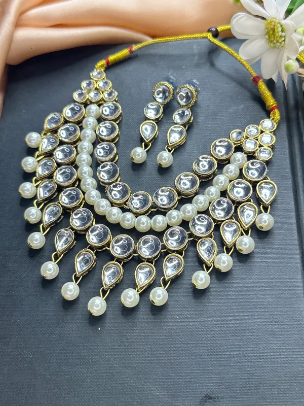 White_Pearl_Kundan_Chokar_Necklace_Set_|_Necklace_And_Earings