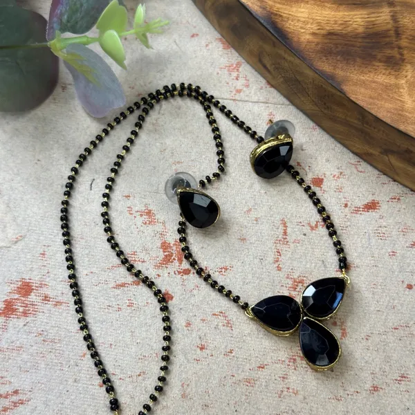 Twinkling_Beautiful_Alloy_Black_Mangalsutra_For_Women