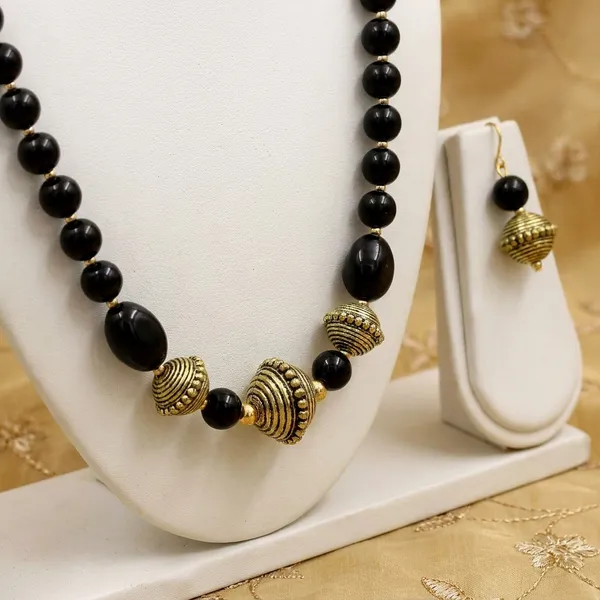 Shimmering_Glittering_Black_Beads_Jewellery_Sets_For_Women