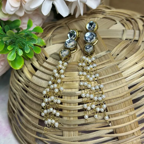Gold_Alloy_Stud_Earring_For_Women