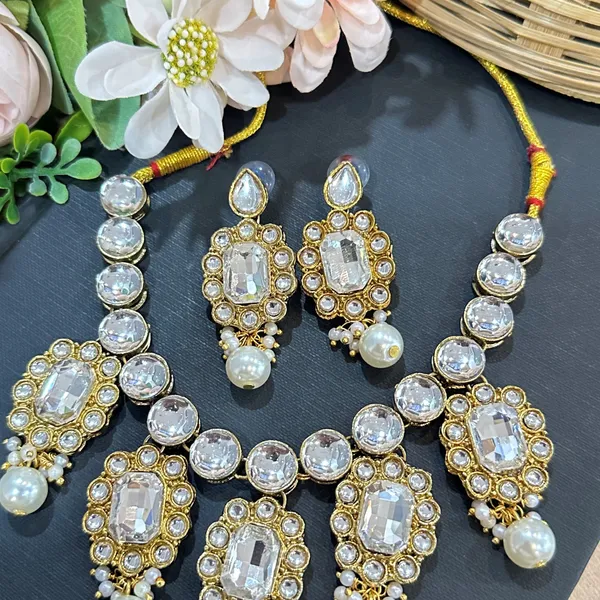 White__Alloy_Copper_Chokar_Jewellery_Set_For_Women