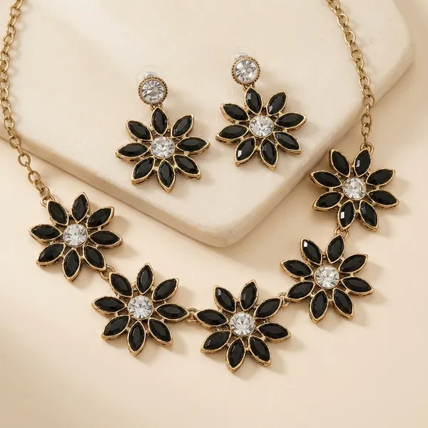 Dhivara_Stylish_Copper_Plated_Twinkling_Leaves_Necklace