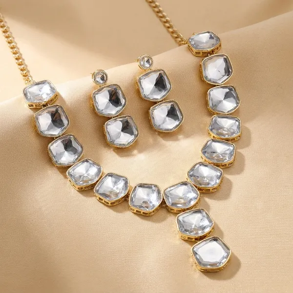 Stylish_Gold_Plated_Twinkling_Uncut_Weight_Less_Kundan_Necklace_Set