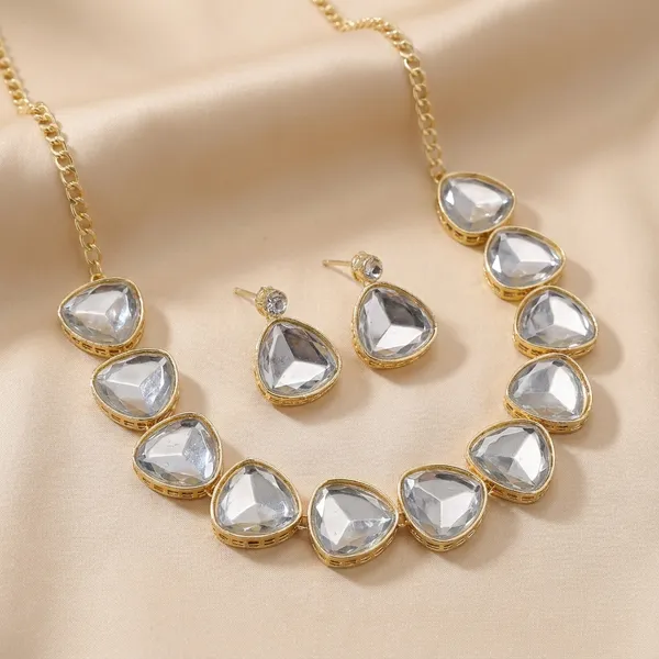 Stylish_Gold_Plated_Twinkling_Uncut_Kundan_Necklace_Set
