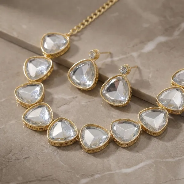 Stylish_Gold_Plated_Twinkling_Uncut_Kundan_Necklace_Set