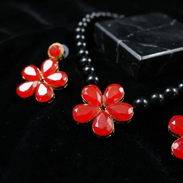 Dhivara_Stunning_Elegant_Red_And_Black_Necklace_With_Earring