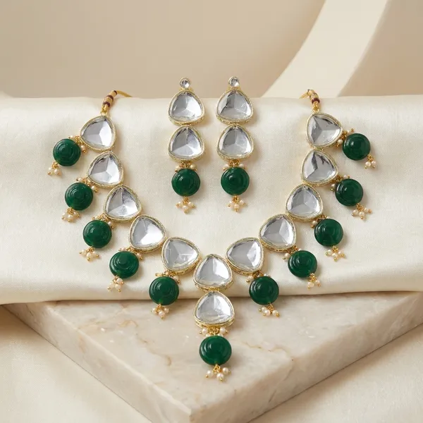 Dhivara_Traditional_Gold_Plated_Uncut_Kundan_Green_Chokar_Necklace_Set_For_Women
