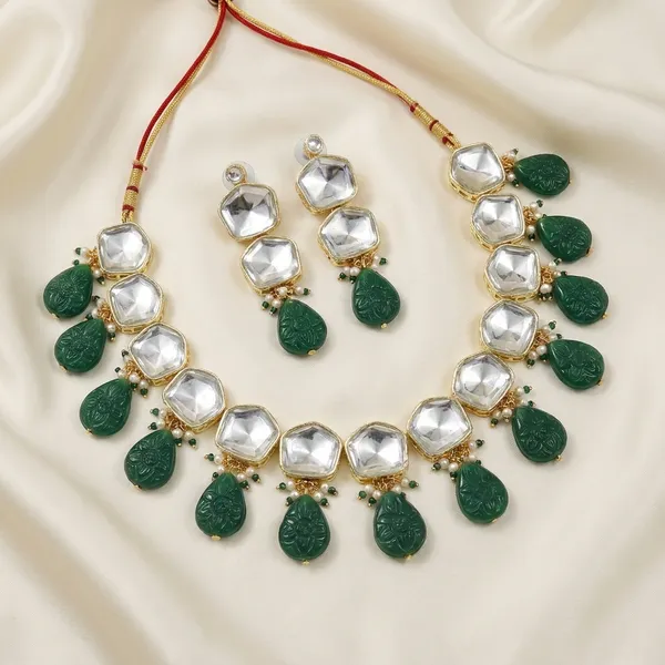 Dhivara_Traditional_Gold_Plated_Uncut_Kundan_Green_Chokar_Necklace_Set_For_Women