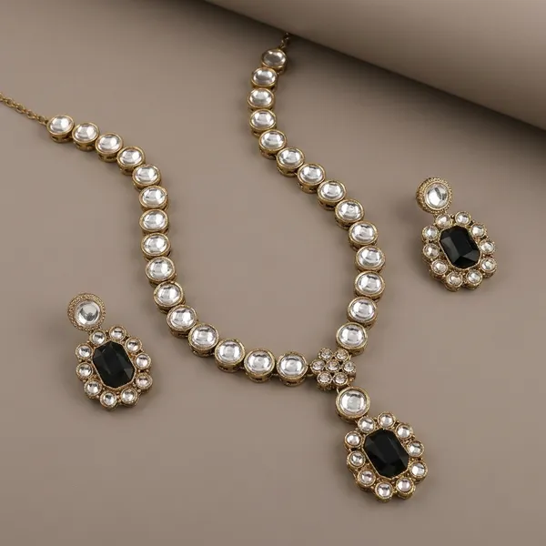 Kundan_And_Alloy_Jewellery_Set_For_Women