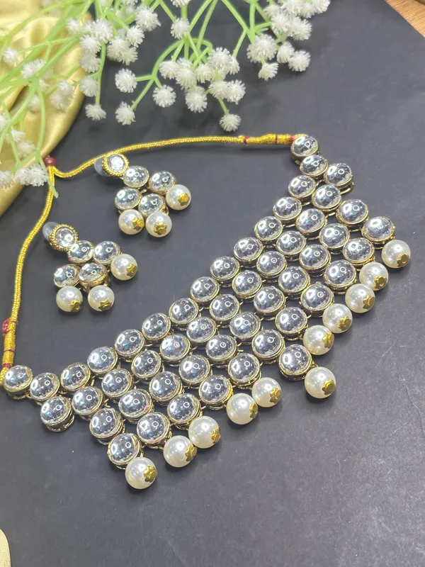 Traditional_Copper_Plated_Kundan_Chokar_Necklace_Set_For_Women