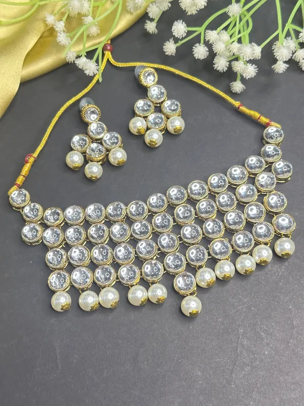 Traditional_Copper_Plated_Kundan_Chokar_Necklace_Set_For_Women