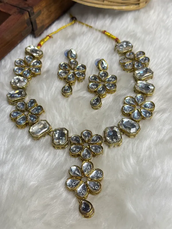 Traditional_Copper_Plated_Pachi_Enamel_Crafted_Flower_Necklace
