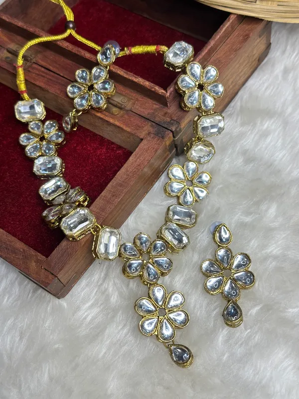 Traditional_Copper_Plated_Pachi_Enamel_Crafted_Flower_Necklace