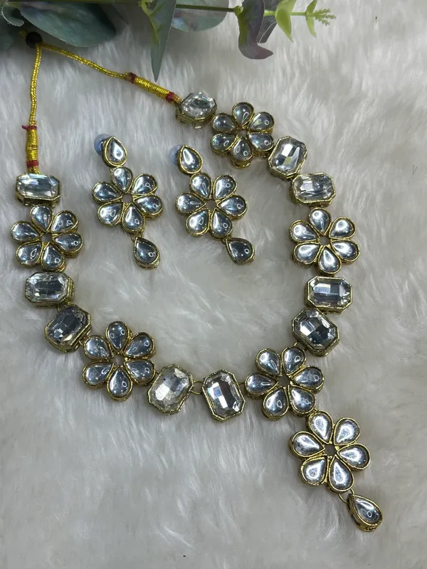 Traditional_Copper_Plated_Pachi_Enamel_Crafted_Flower_Necklace
