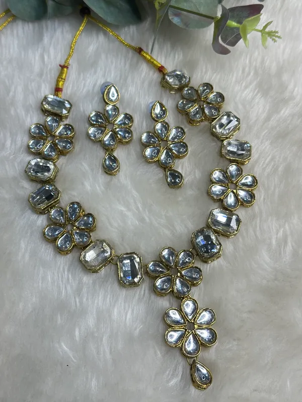 Traditional_Copper_Plated_Pachi_Enamel_Crafted_Flower_Necklace