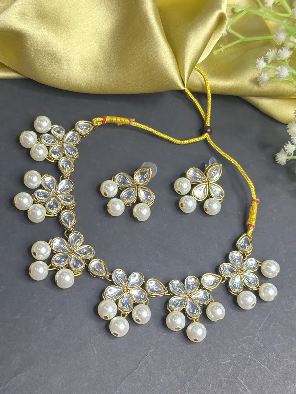 White_Alloy_Jewellery_Set_For_Women