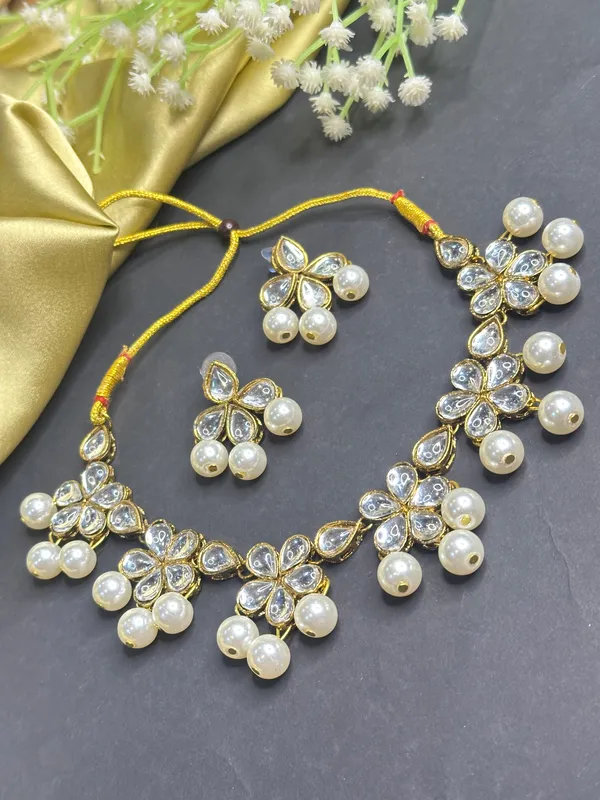 White_Alloy_Jewellery_Set_For_Women