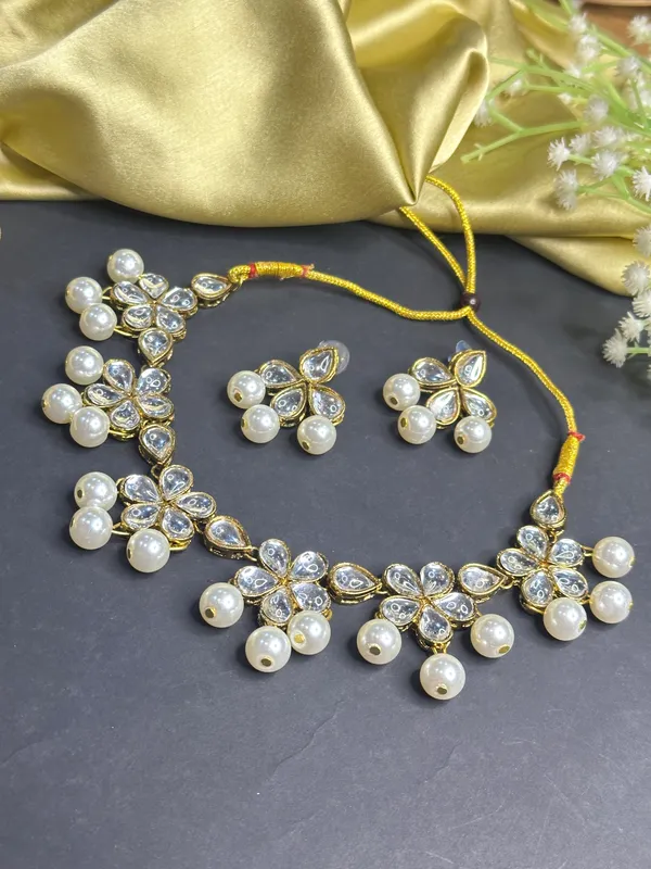 White_Alloy_Jewellery_Set_For_Women