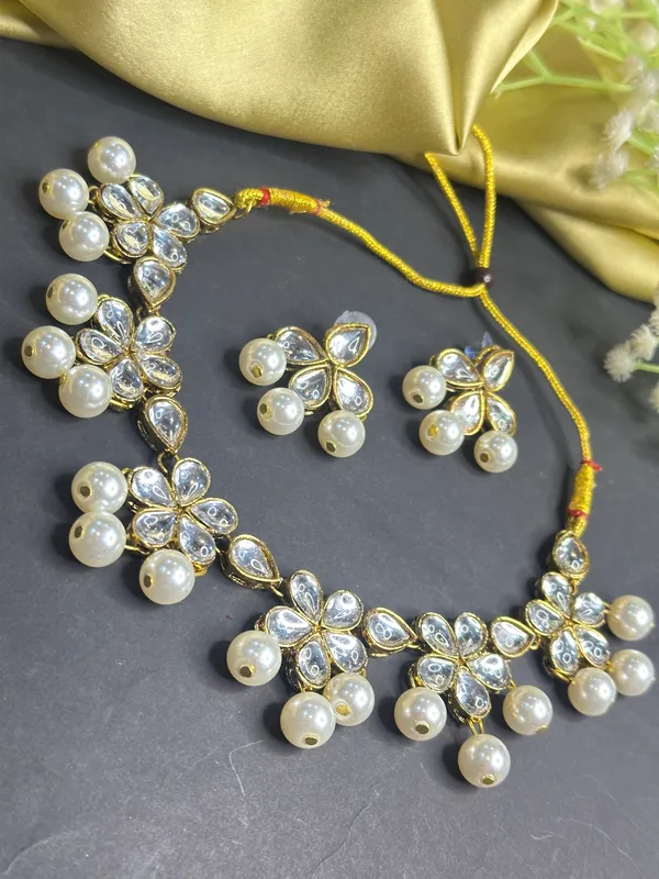 White_Alloy_Jewellery_Set_For_Women