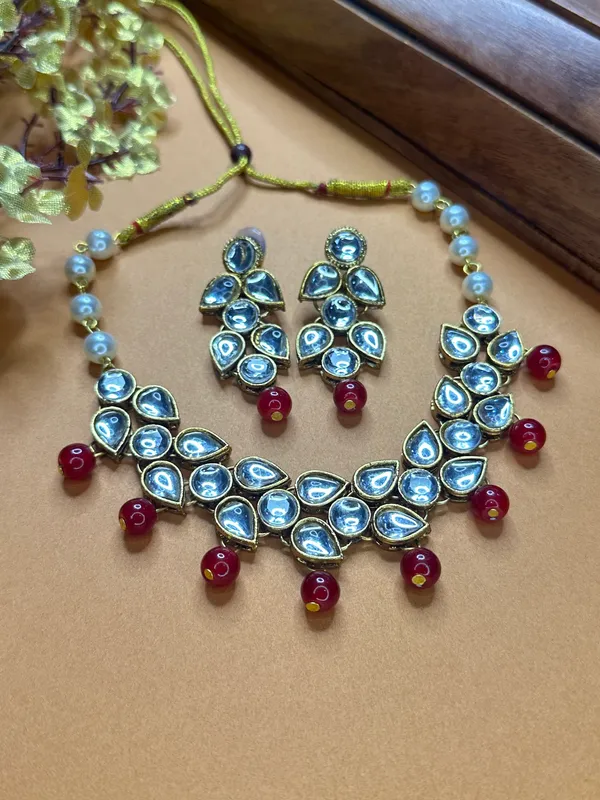 Shimmering_Glittering_Maroon_Pearl_Kundan_Chokar_Jewellery_Sets_For_Women