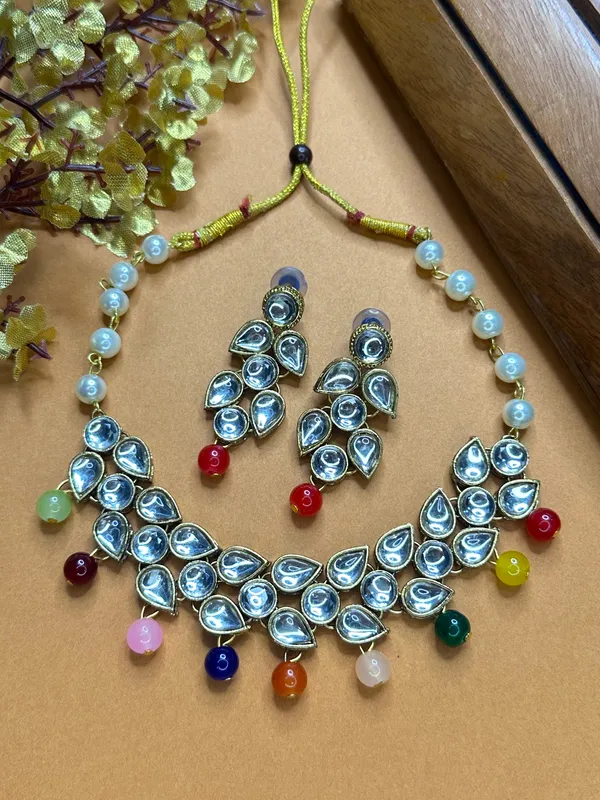 Shimmering_Glittering_Multicolour_Pearl_Kundan_Chokar_Jewellery_Sets_For_Women