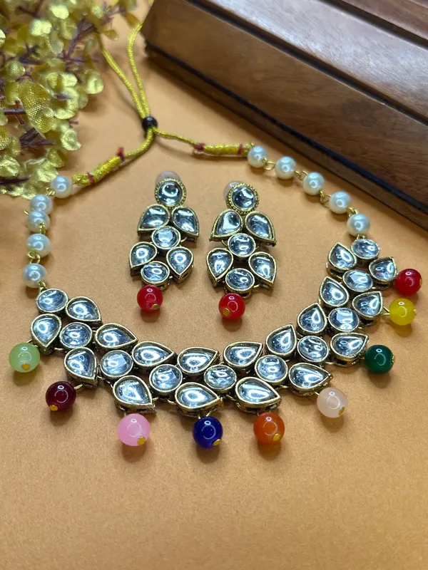 Shimmering_Glittering_Multicolour_Pearl_Kundan_Chokar_Jewellery_Sets_For_Women