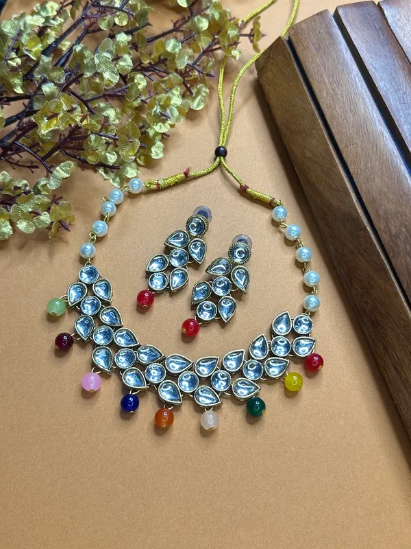 Shimmering_Glittering_Multicolour_Pearl_Kundan_Chokar_Jewellery_Sets_For_Women