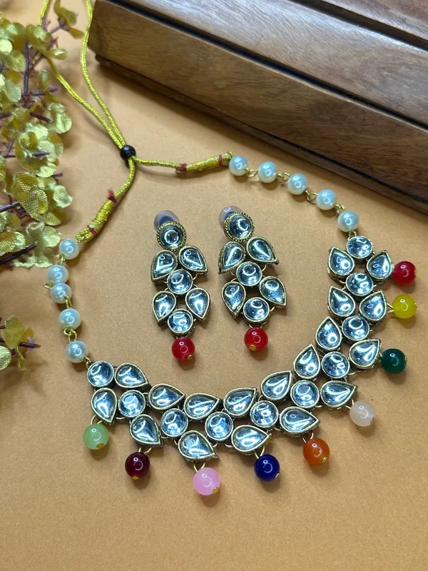 Shimmering_Glittering_Multicolour_Pearl_Kundan_Chokar_Jewellery_Sets_For_Women