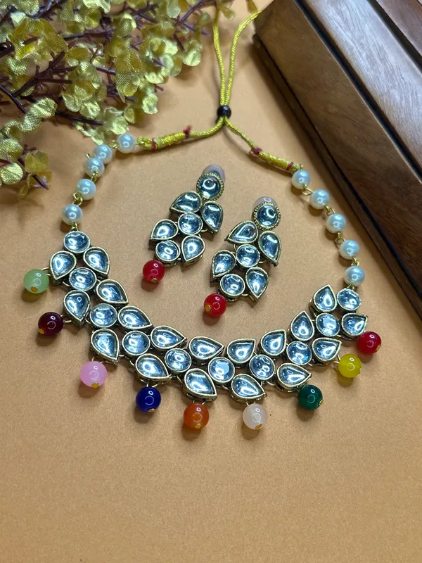 Shimmering_Glittering_Multicolour_Pearl_Kundan_Chokar_Jewellery_Sets_For_Women