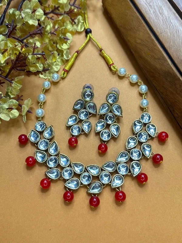 Shimmering_Glittering_Red_Pearl_Kundan_Chokar_Jewellery_Sets_For_Women