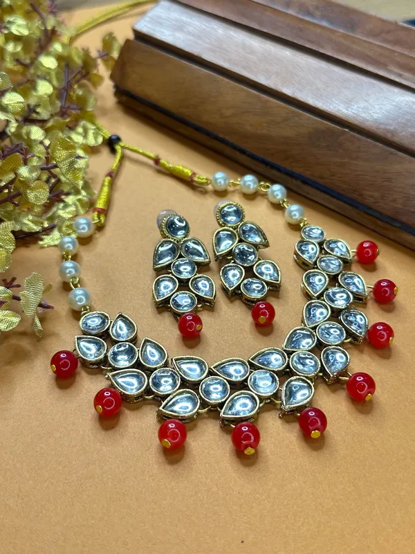 Shimmering_Glittering_Red_Pearl_Kundan_Chokar_Jewellery_Sets_For_Women