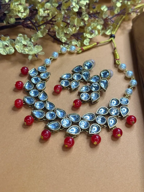 Shimmering_Glittering_Red_Pearl_Kundan_Chokar_Jewellery_Sets_For_Women