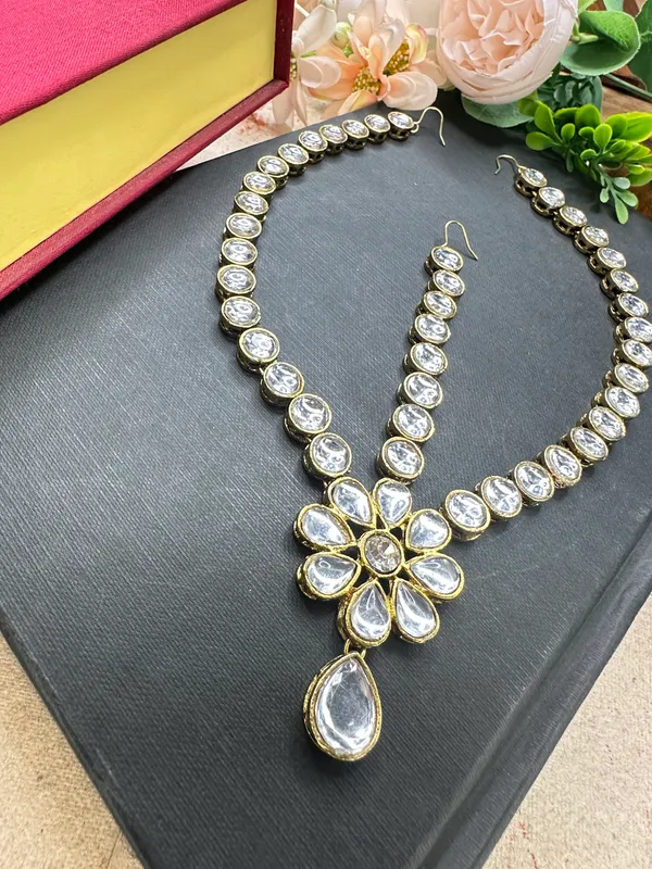 Traditional_Kundan_Maang_Tikka_For_Women