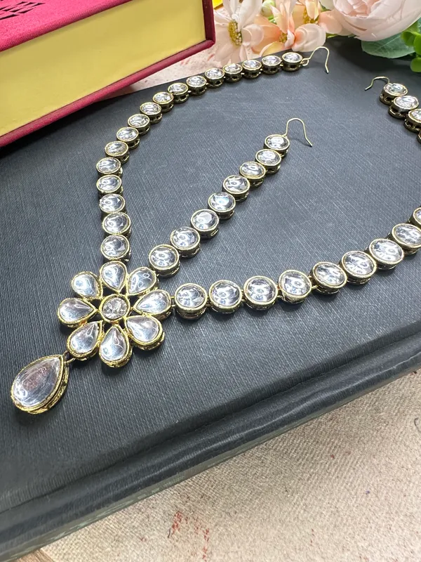 Traditional_Kundan_Maang_Tikka_For_Women