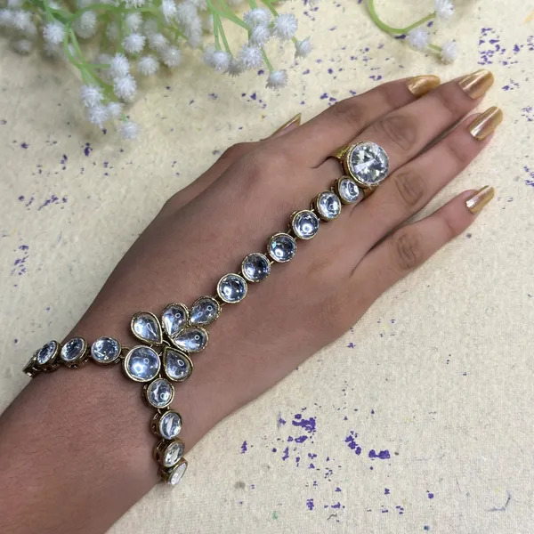 Dhivara_Kundan_Handcuff