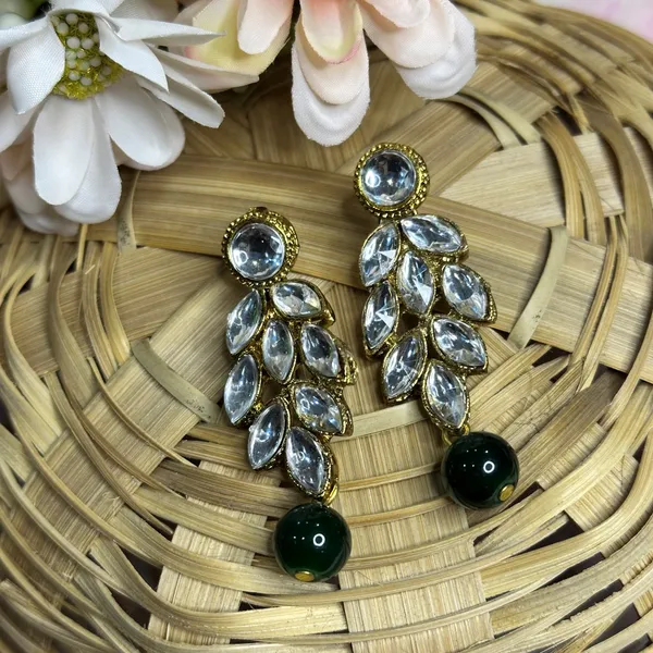 Kundan_And_Alloy_Earring_For_Women