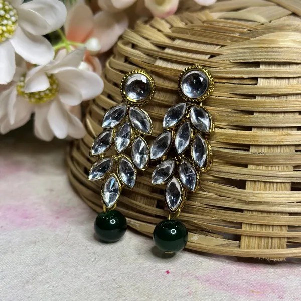 Kundan_And_Alloy_Earring_For_Women