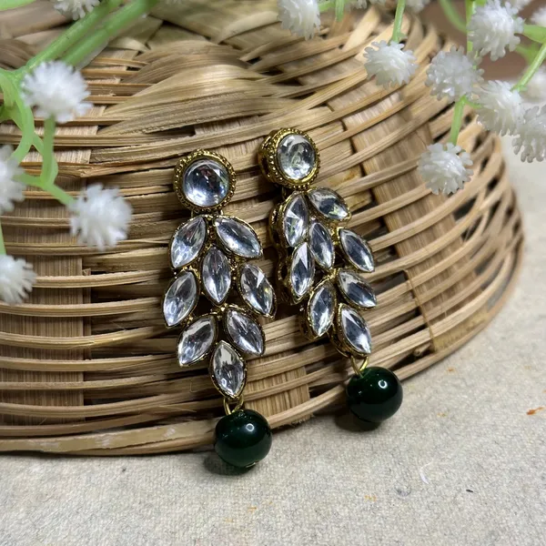 Kundan_And_Alloy_Earring_For_Women
