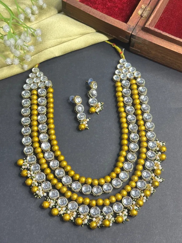 Four_Layer_Golden_Glass_Pearl,_Alloy_Copper_Jewellery_Set_For_Women