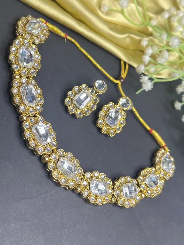 Gold_Alloy_Jewellery_Set_For_Women