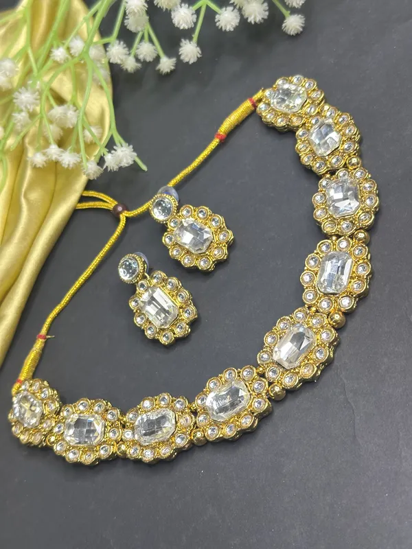 Gold_Alloy_Jewellery_Set_For_Women