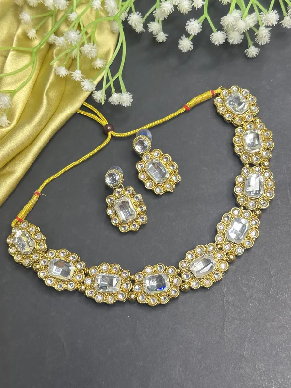 Gold_Alloy_Jewellery_Set_For_Women