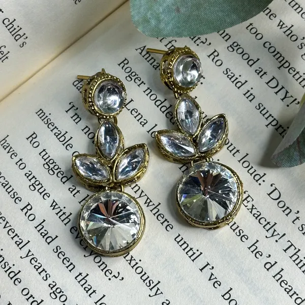 Kundan_And_Alloy_Earring_For_Women