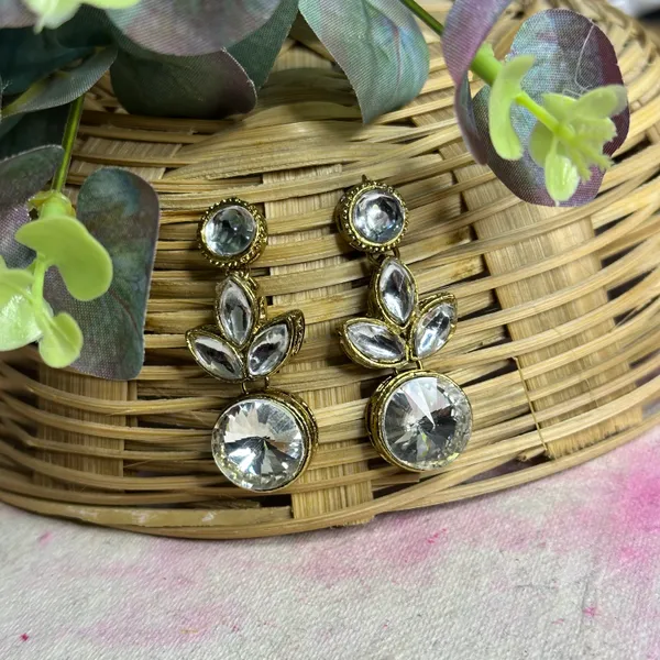 Kundan_And_Alloy_Earring_For_Women