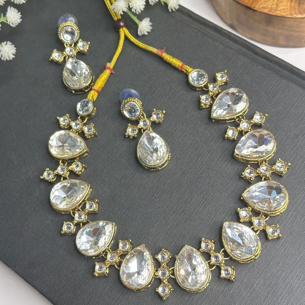 Copper_Plated_Kundan_Chokar_Necklace_Set_For_Women