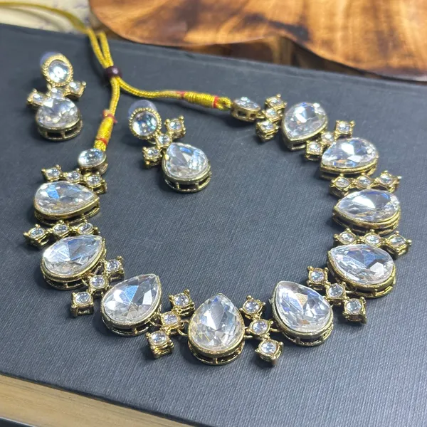 Copper_Plated_Kundan_Chokar_Necklace_Set_For_Women