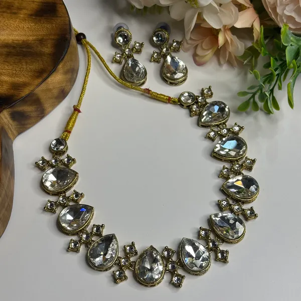 Copper_Plated_Kundan_Chokar_Necklace_Set_For_Women