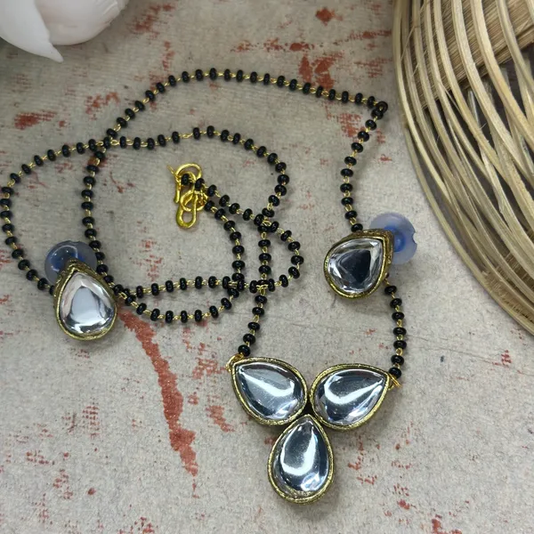 Gold_And_Black_Alloy_Jewellery_Set_For_Women