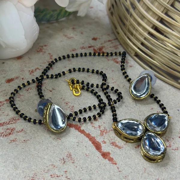 Gold_And_Black_Alloy_Jewellery_Set_For_Women